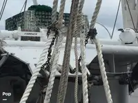 Tàu kéo lưới để bán