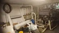 Tàu làm việc để bán