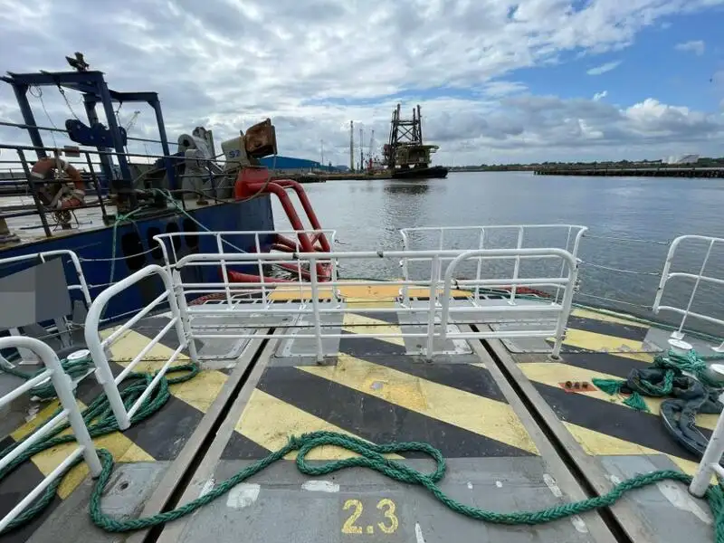 Tàu container để bán