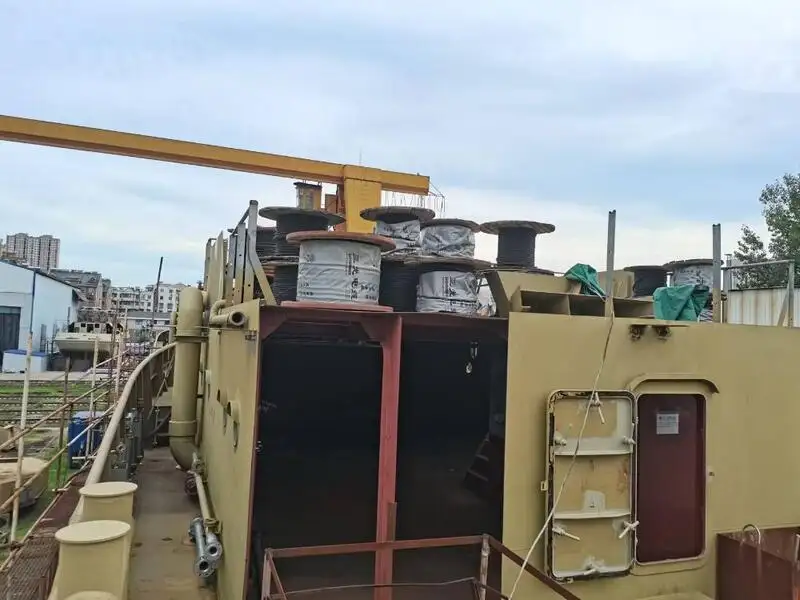 Tàu kéo để bán