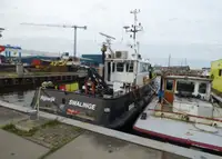 Thuyền làm việc rao bán
