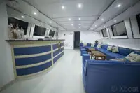 Tàu du lịch để bán