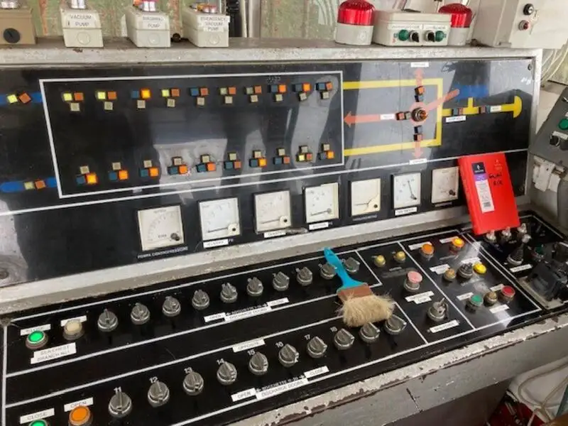 Tàu nạo vét để bán
