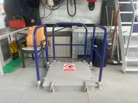 Tàu khảo sát để bán