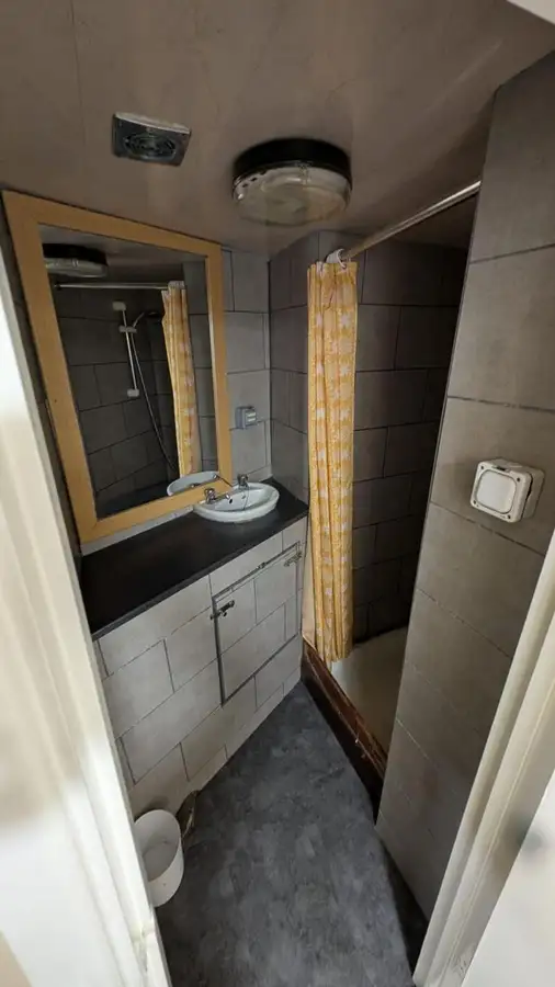 Tàu khảo sát để bán