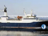 Tàu kéo lưới để bán