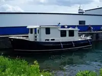 Tàu kéo lưới để bán