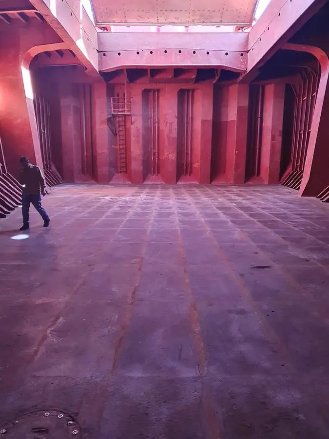 Tàu chở hàng rời để bán