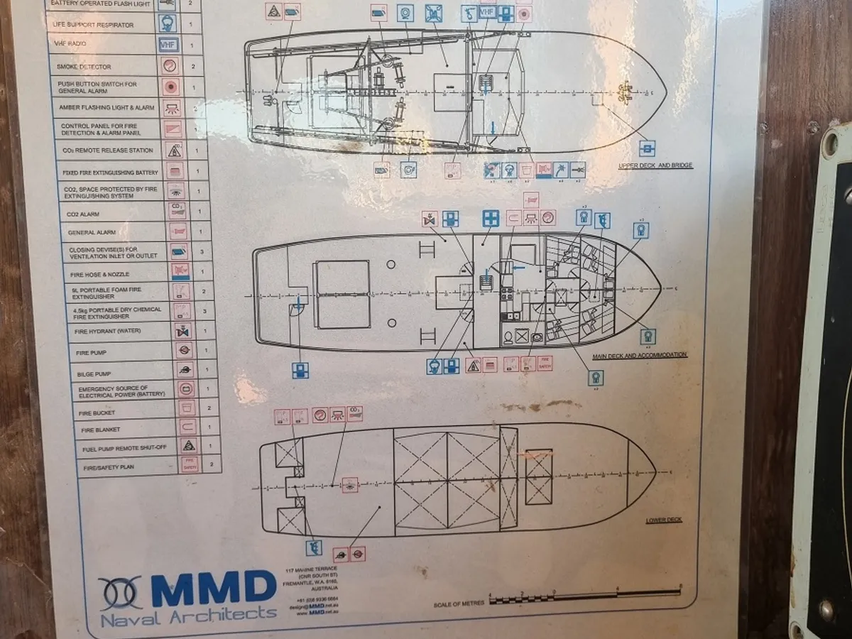Tàu kéo lưới để bán