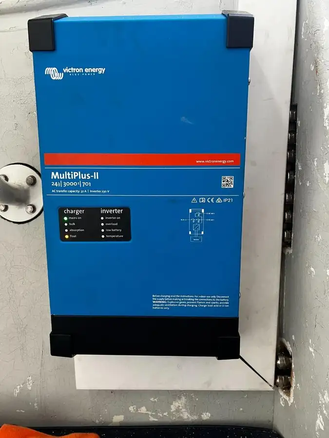 Tàu chở thủy thủ đoàn để bán