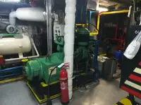 Tàu chở thủy thủ đoàn để bán
