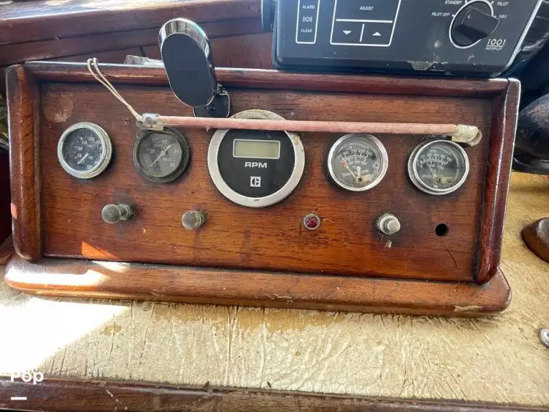 Tàu kéo lưới để bán