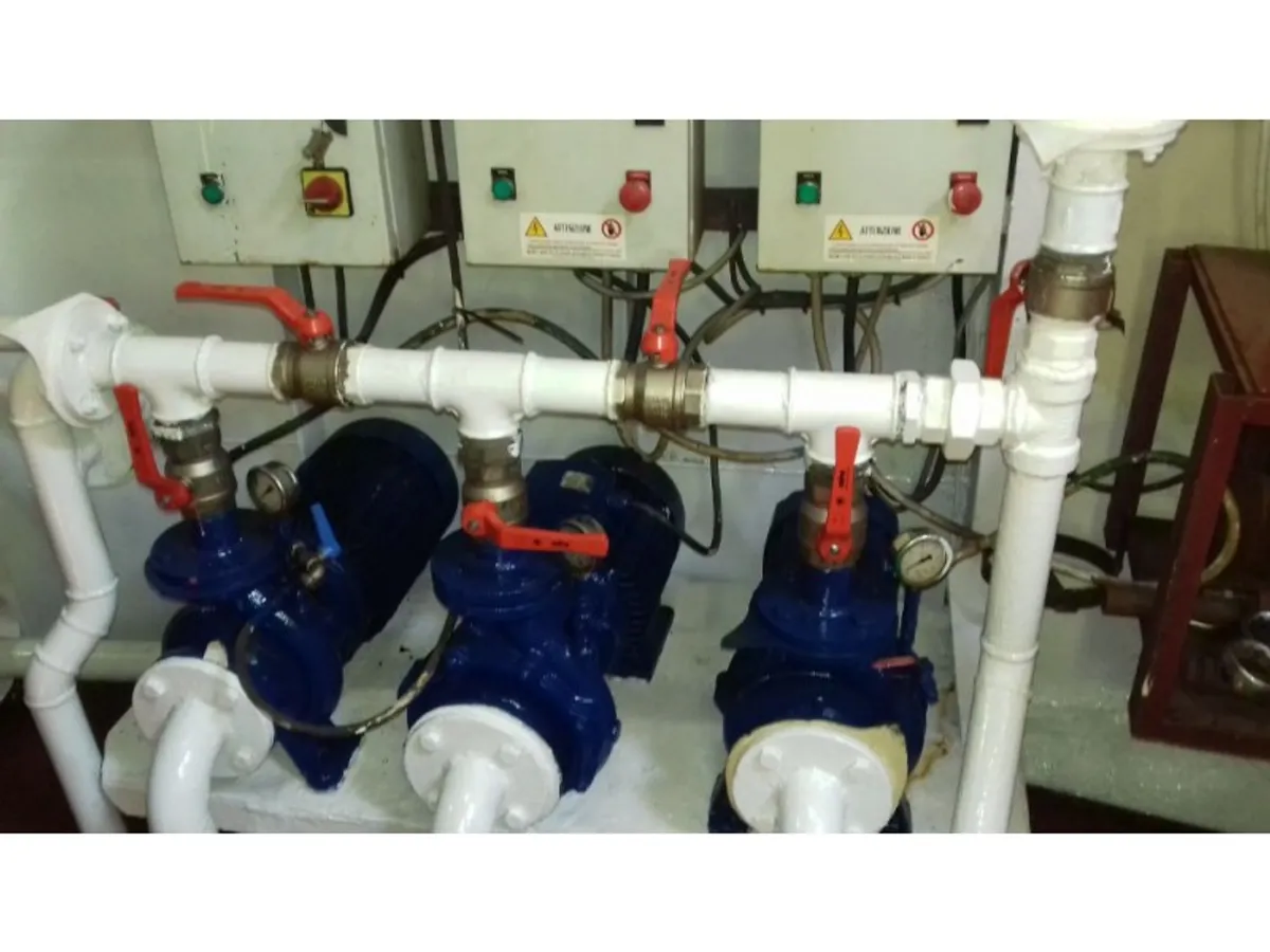 Tàu nạo vét để bán