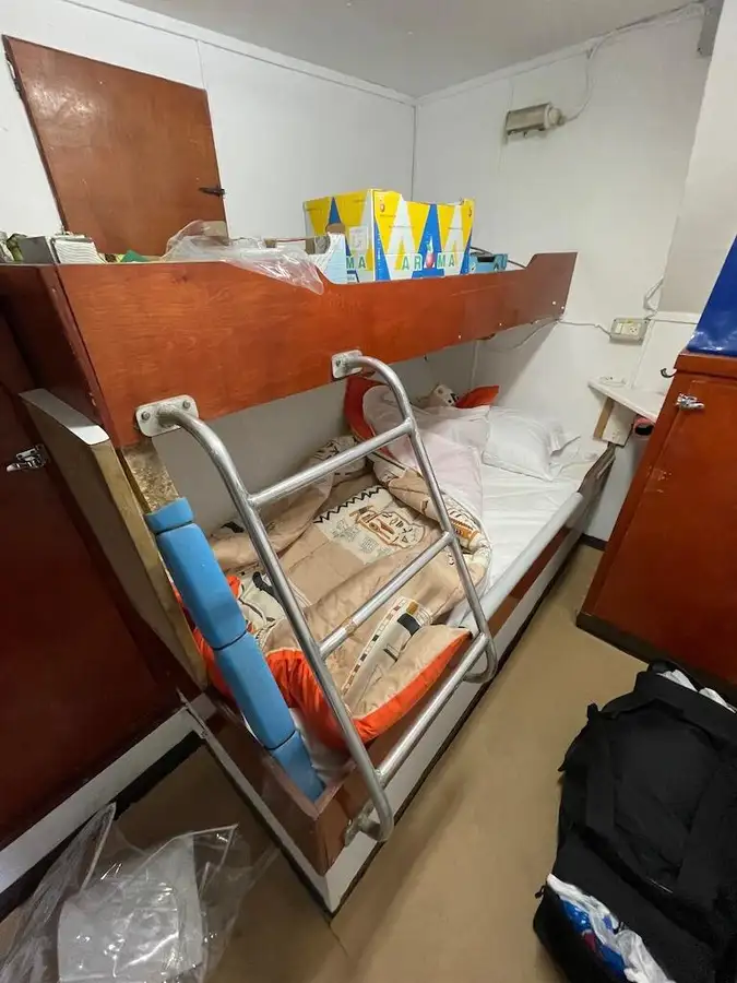 Tàu container để bán