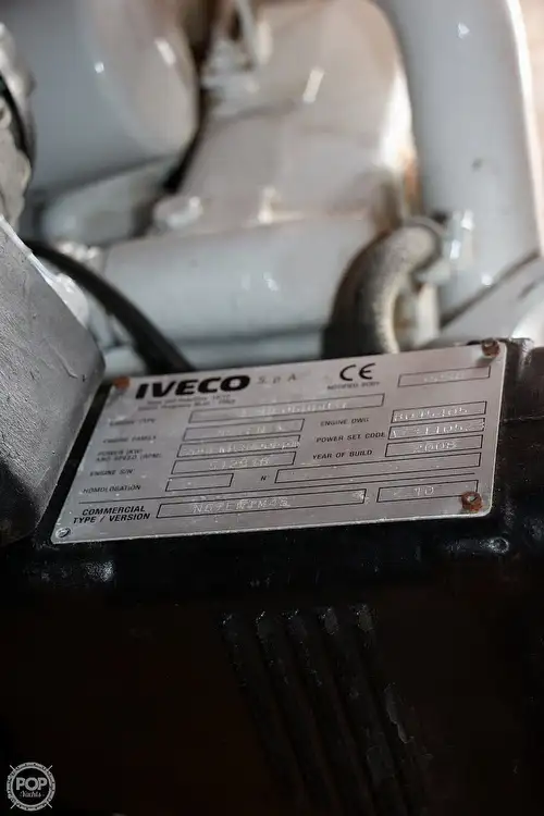 Tàu chế biến cá để bán