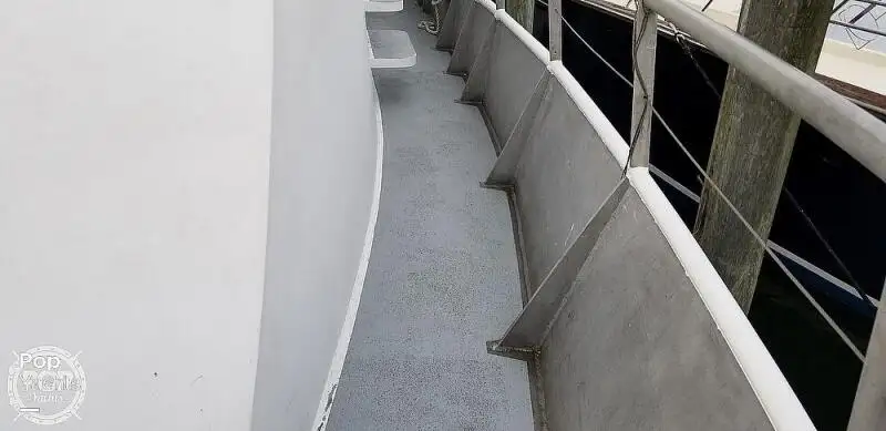 Tàu kéo lưới để bán