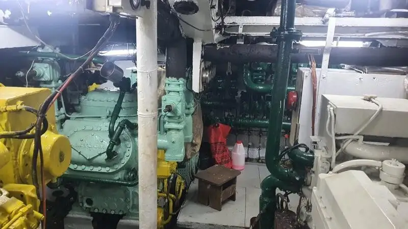 Tàu câu dài để bán