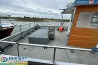 Tàu làm việc để bán