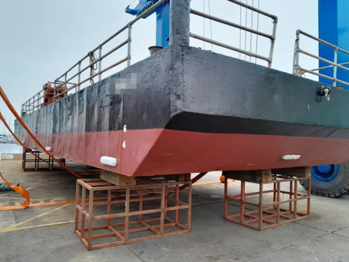 Sà lan để bán