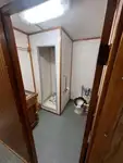 Tàu chở thủy thủ đoàn để bán