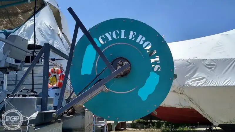 Tàu container để bán