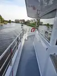 Tàu du lịch để bán