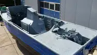Tàu làm việc để bán