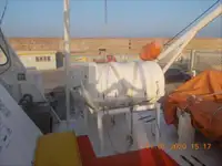 Tàu chở thủy thủ đoàn để bán