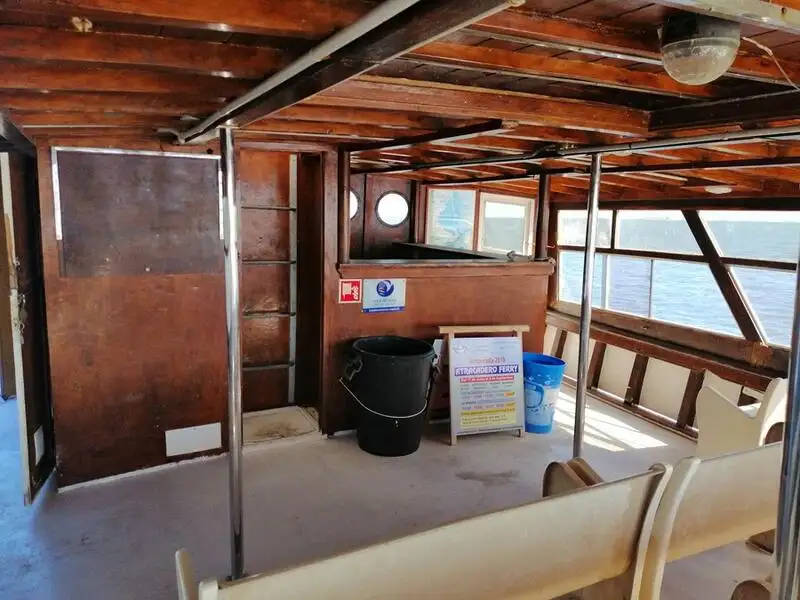 Tàu chở khách để bán