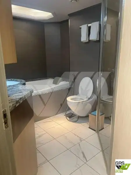 Tàu du lịch để bán