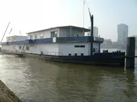 Xà lan rao bán