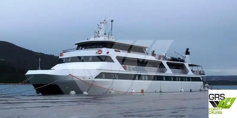 Tàu du lịch để bán