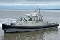 Tàu chở thủy thủ đoàn để bán