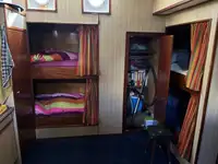 Tàu kéo lưới để bán