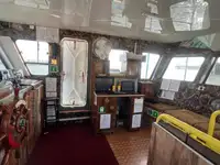 Tàu kéo để bán