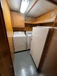 Tàu chở thủy thủ đoàn để bán