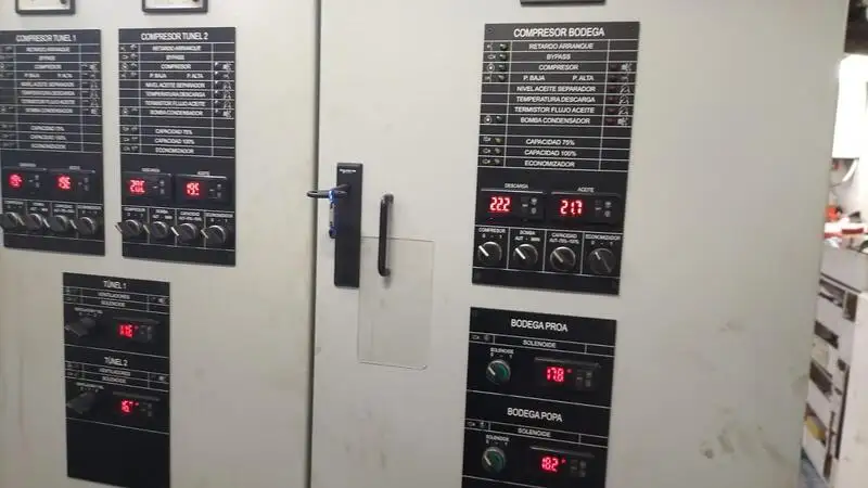 Tàu kéo lưới để bán