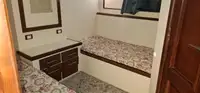 Tàu du lịch để bán