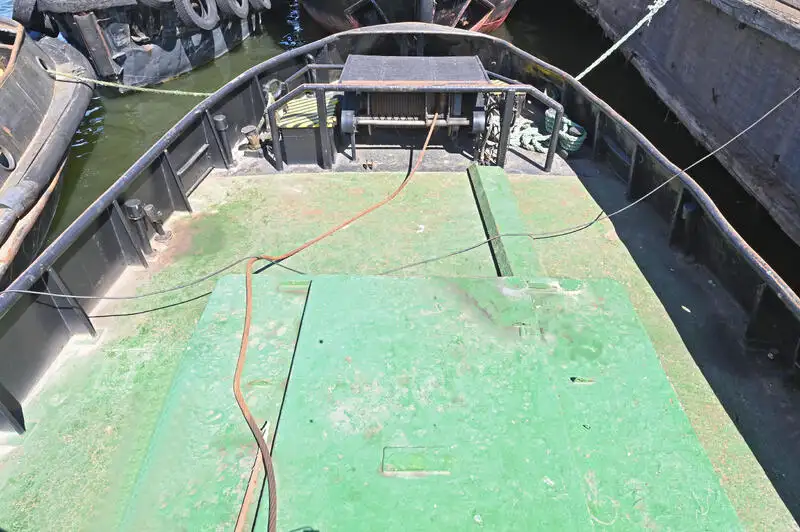 Tàu kéo để bán
