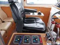 Tàu dẫn đường để bán