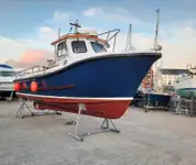 Tàu đánh cá để bán