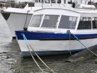 Tàu chở khách để bán