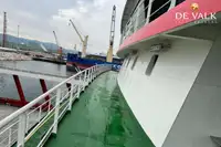 Tàu phà để bán