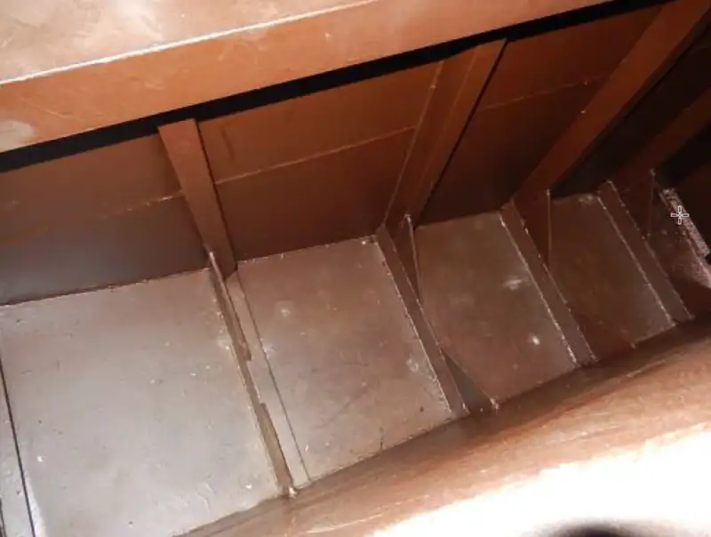 Tàu làm việc để bán