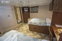 Tàu du lịch để bán