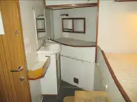 Tàu câu dài để bán