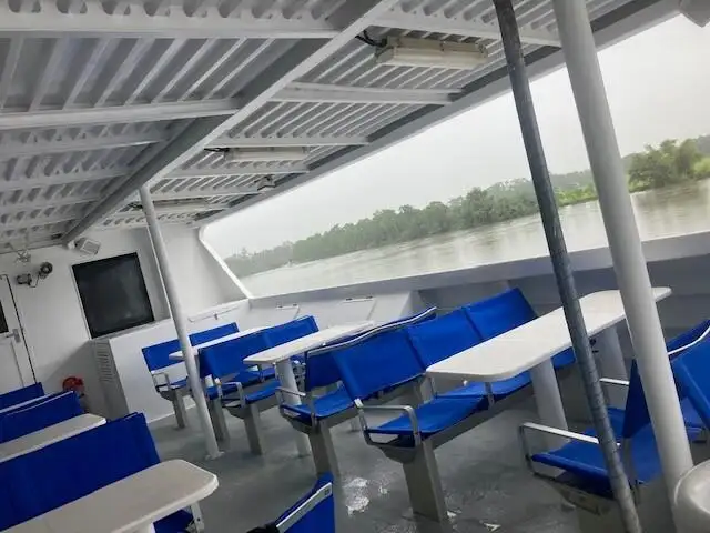 Tàu phà để bán