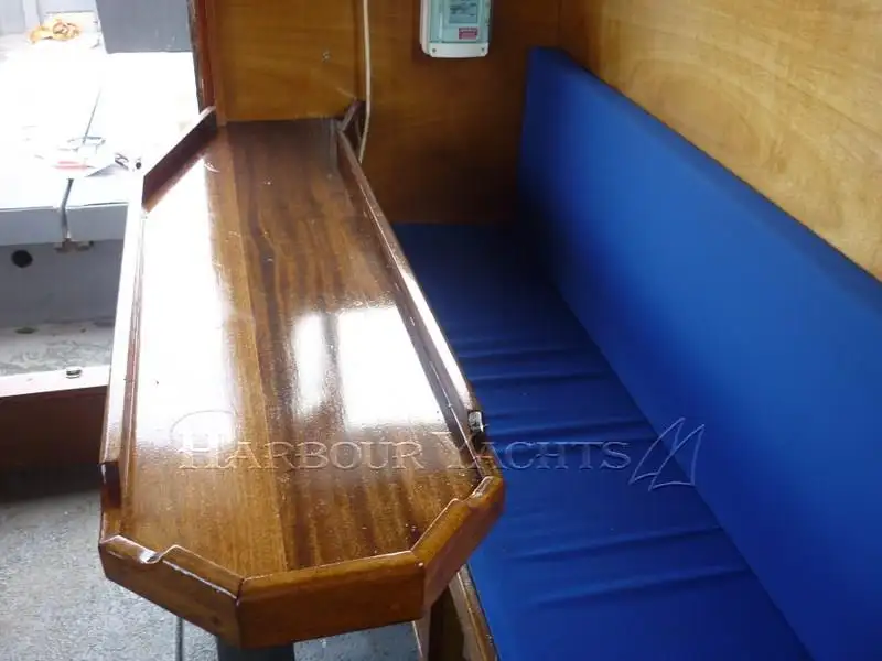 Tàu kéo lưới để bán
