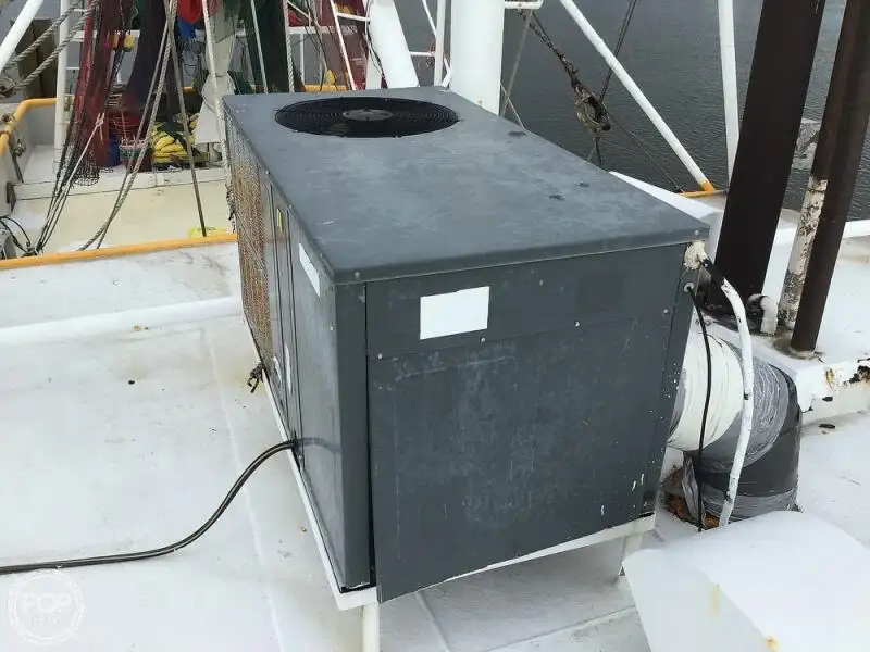 Tàu kéo lưới để bán