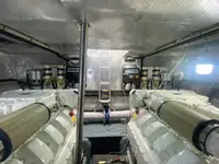 Tàu chở thủy thủ đoàn để bán